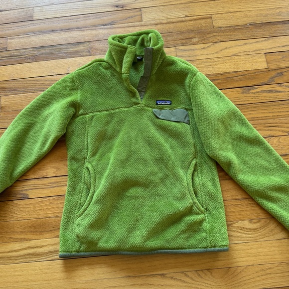 Patagonia Women's Re-Tool Snap-T Pullover in Green - Picture 2 of 6